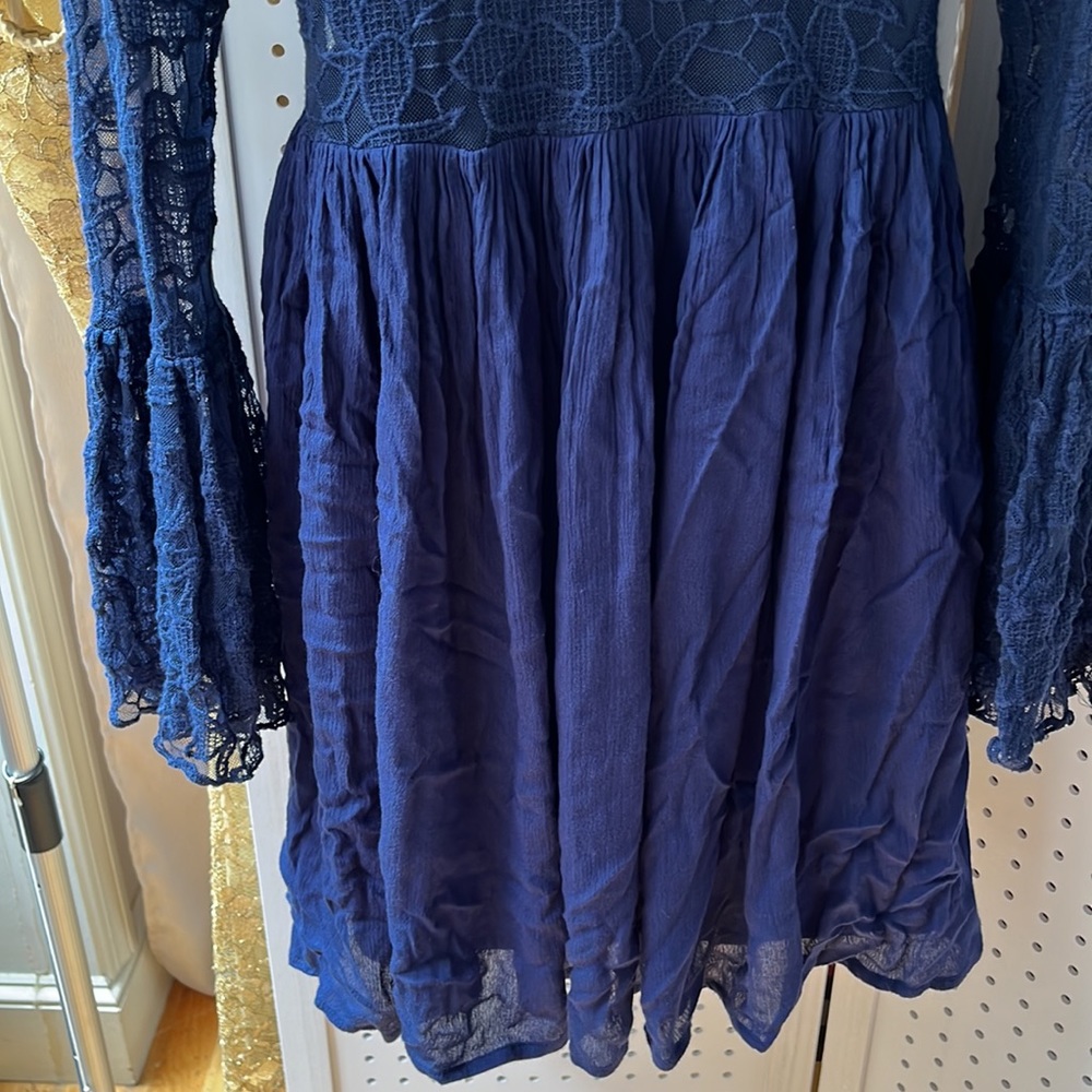 Romero & Juliet Couture size small navy blue lace long bell sleeve dress - Picture 8 of 11